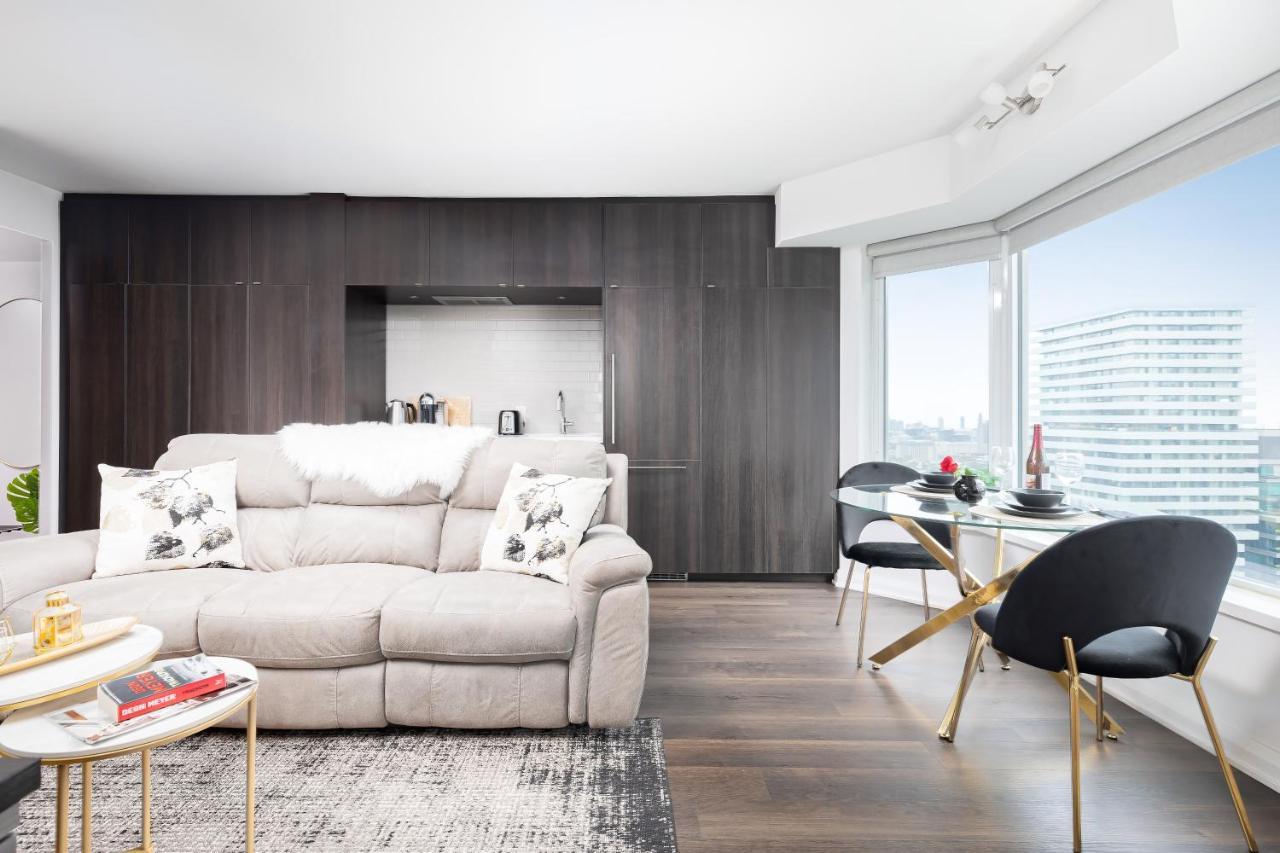 Luxury 2-Bedroom Apartment In Yorkville With The Best City View In Downtown 多伦多 外观 照片