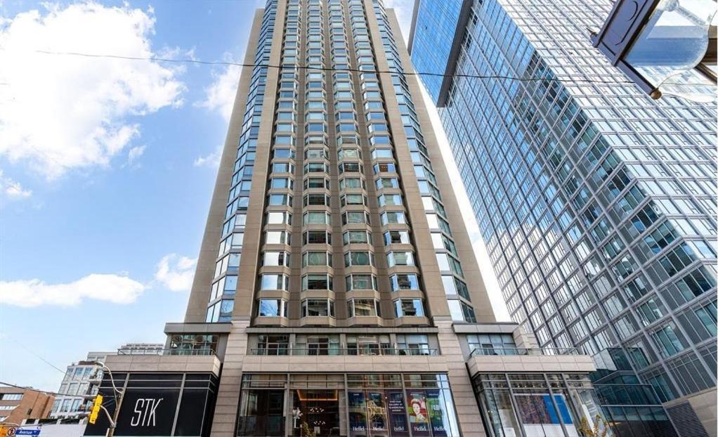 Luxury 2-Bedroom Apartment In Yorkville With The Best City View In Downtown 多伦多 外观 照片