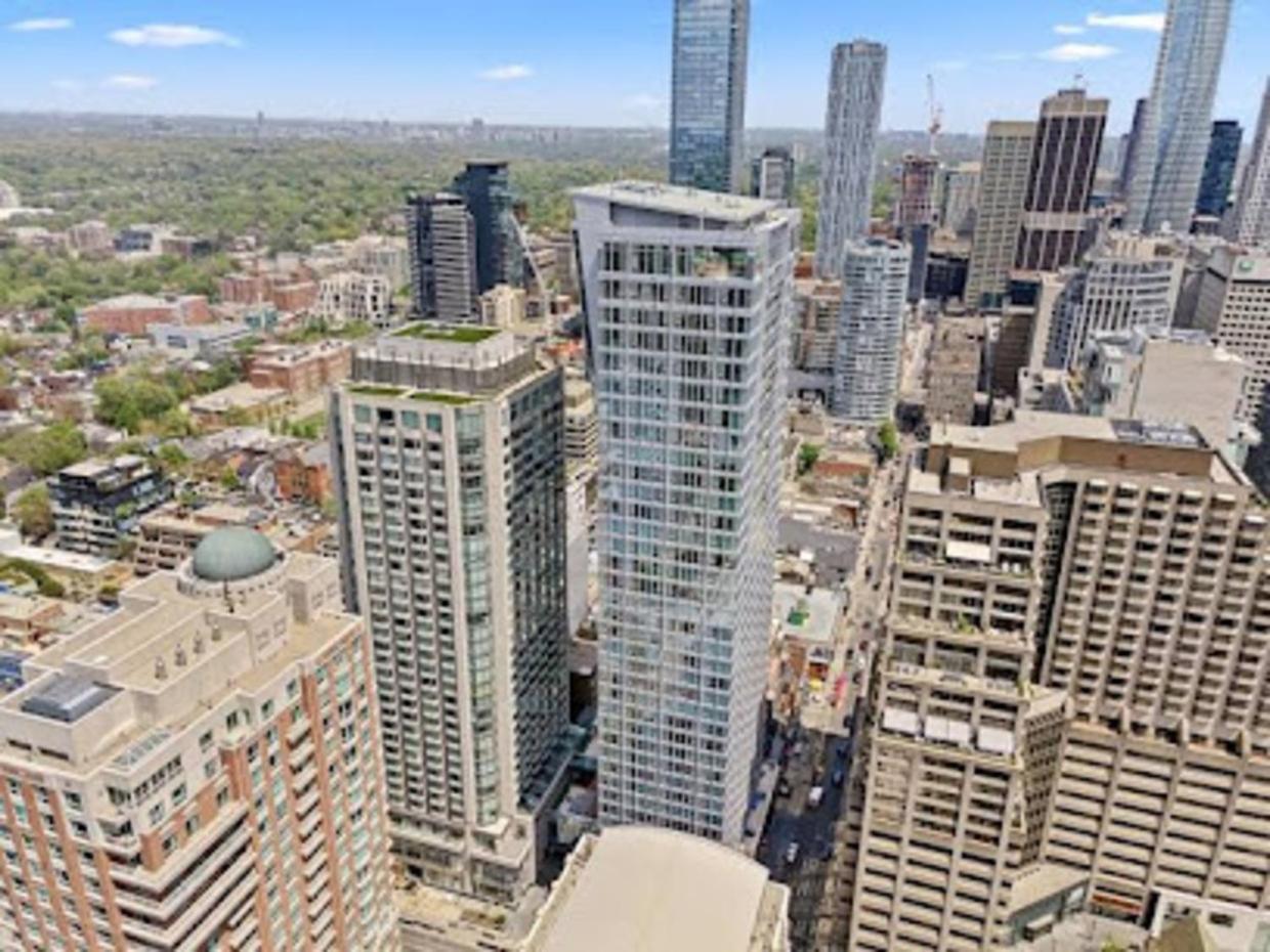 Luxury 2-Bedroom Apartment In Yorkville With The Best City View In Downtown 多伦多 外观 照片